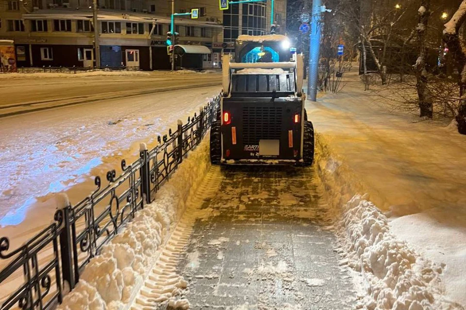 Более 620 тонн снега вывезли с улиц Иркутска за сутки.