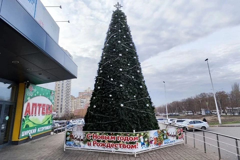 Несмотря на опасность обстрелов, в городе все же готовятся к празднику