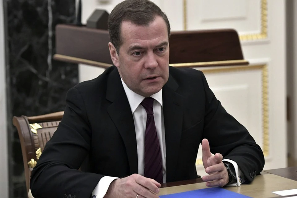 Медведев предупредил о наличии угроз создания биооружия с использованием ИИ