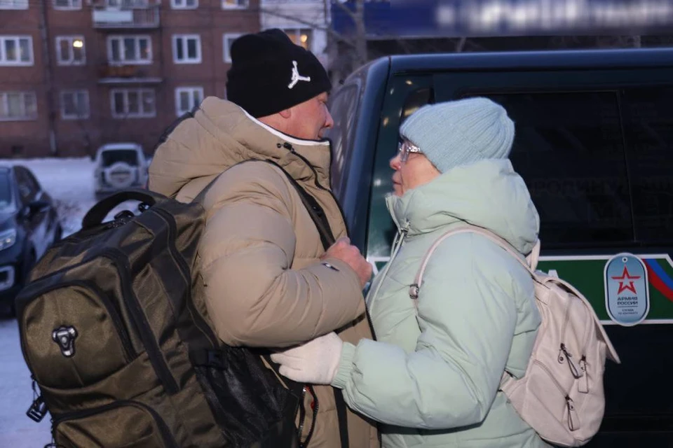 11 добровольцев отправились в зону СВО из Братска. Фото: администрация Братска.