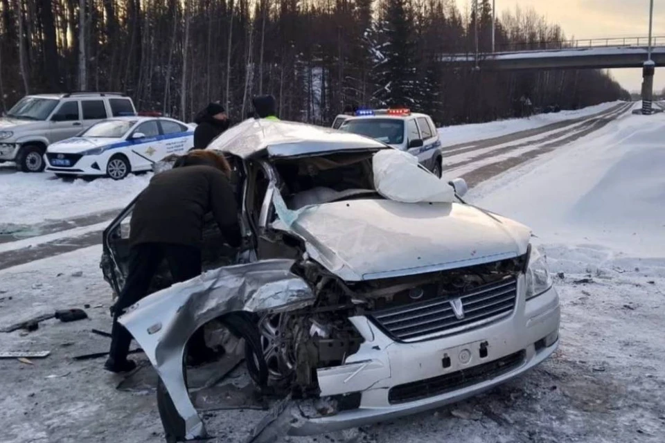 Водитель «Тойоты» погиб в аварии с грузовиком под Усть-Илимском. Фото: Госавтоинспекция Иркутской области.