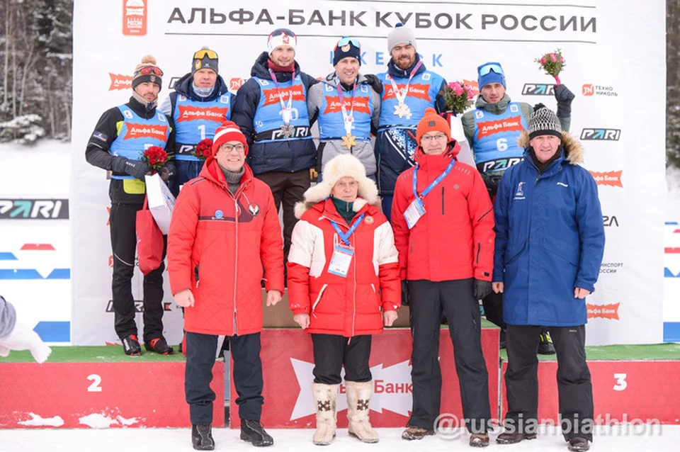 Глава Удмуртии Александр Бречалов вручил награды победителям. Фото: Союз биатлонистов России