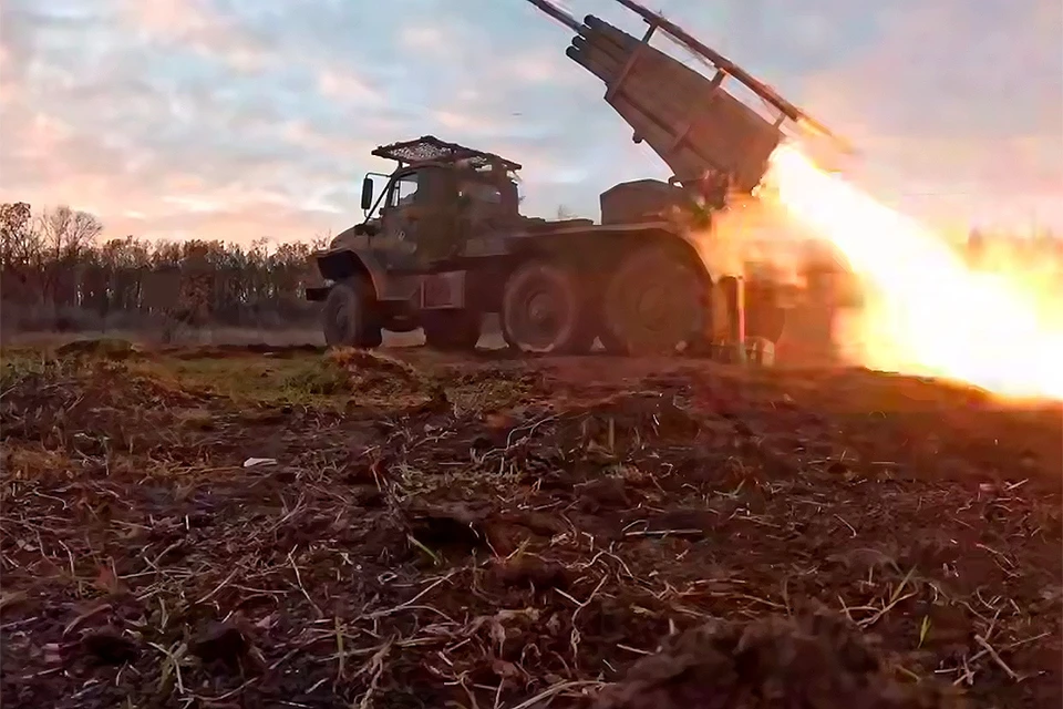 Расчеты РСЗО «Град» уничтожили боевую бронированную технику, артиллерийские орудия и скопление живой силы ВСУ.