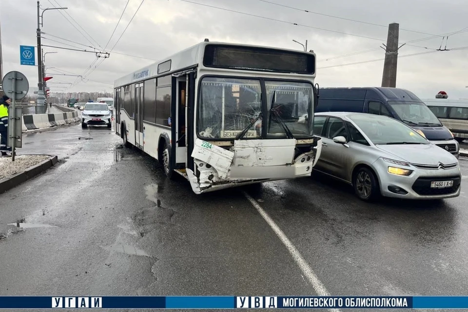 ДТП с маршруткой и автобусом случилось в Могилеве. Фото: телеграм-канал УВД Могилевского облисполкома