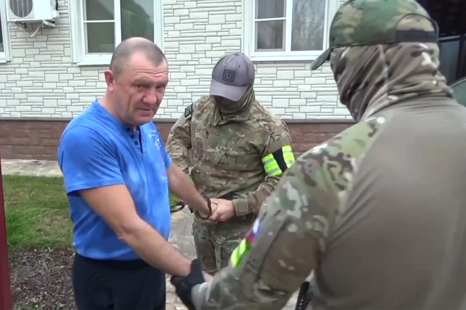 Имея доступ к технической документации предприятия ограниченного распространения, Баранов пересылал ее гражданину Украины