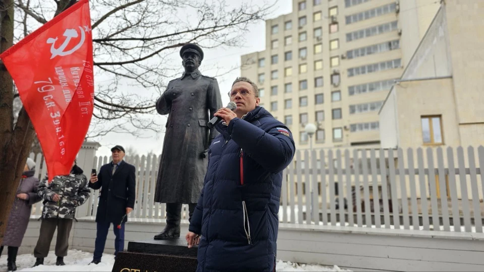 Памятник Иосифу Сталину открылся у музея «Вологодская ссылка» в Вологде. Фото: Филимонов LIVE