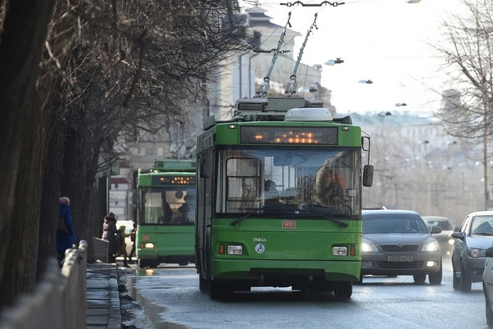 Во время происшествия от Танкового кольца до центра города в оба направления временно было закрыто движение троллейбусов.