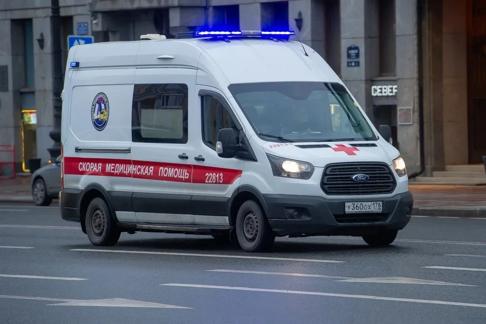 Пешеход получил серьезные травмы в ДТП с автобусом в Петербурге.