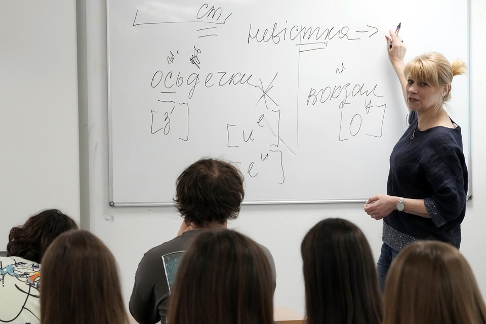 Зеленский приготовил хитрую ловушку для украинских студентов: В Киеве нашли способ лишить отсрочки обучающихся за границей