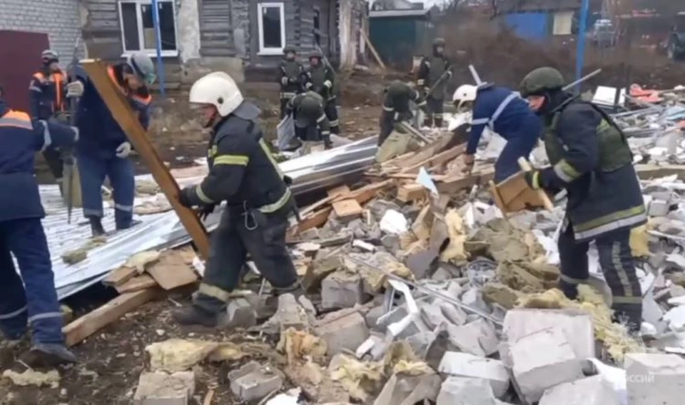 По данным МЧС, завалы разобрали 25 декабря, сегодня в городе начали убирать улицы