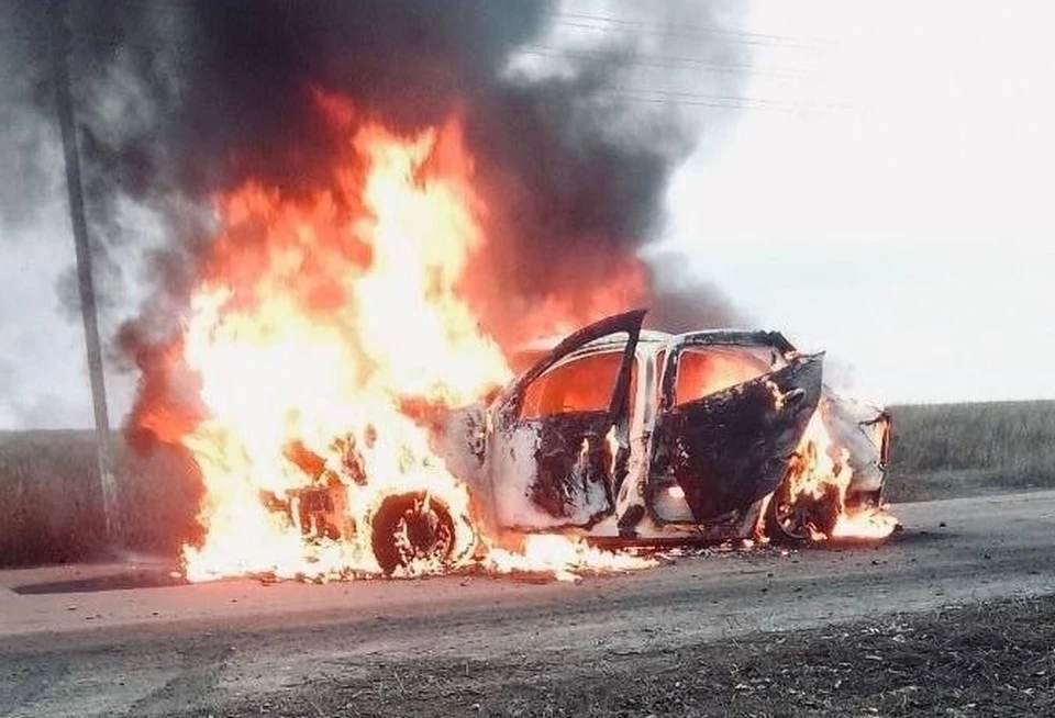 В селе Муром Шебекинского округа автомобиль полностью уничтожен.