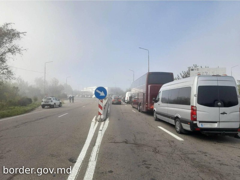 На КПП на границе с Румынией - огромные очереди. Фото: Пограничная полиция
