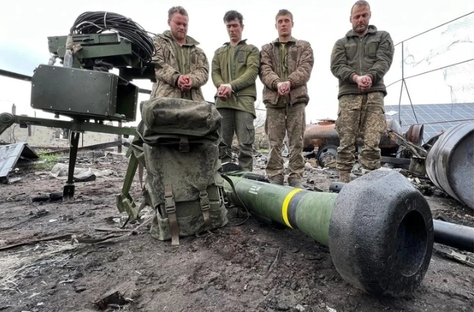 Боевики ВСУ сдаются в плен.