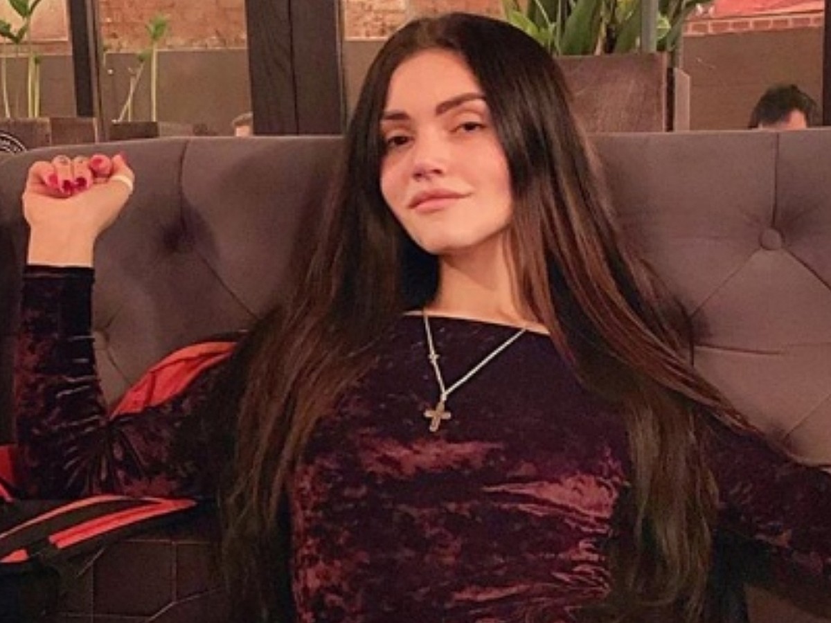 Ол рұқсат сұрамай оның ішіне кіріп кетті