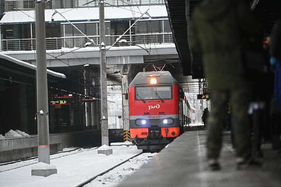 Поезд сбил легковушку в Ленобласти.