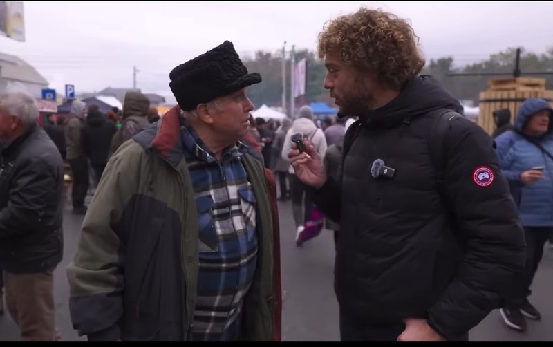 Петр Петрович беседует с Ильей Варламовым. Фото: скрин с видео