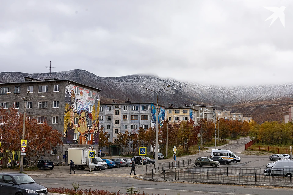 Самый дешевый квадратный метр - в селе Ловозеро (12575 рублей).