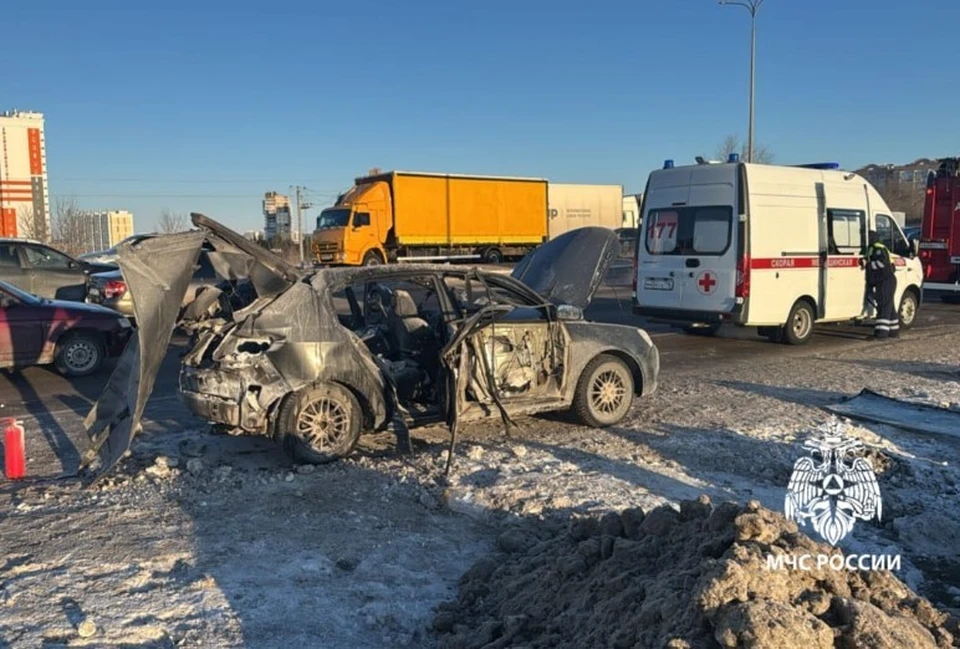 60-летний водитель Geely Emgrand закурил в салоне.