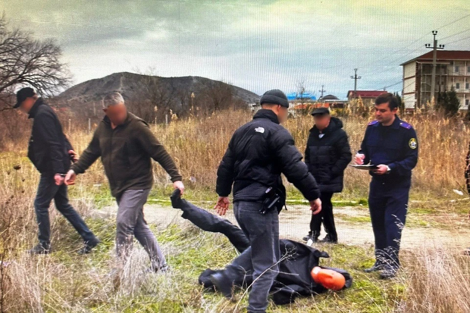 Задержанный показал, как именно совершил преступление. Фото: пресс-служба Следственного комитета