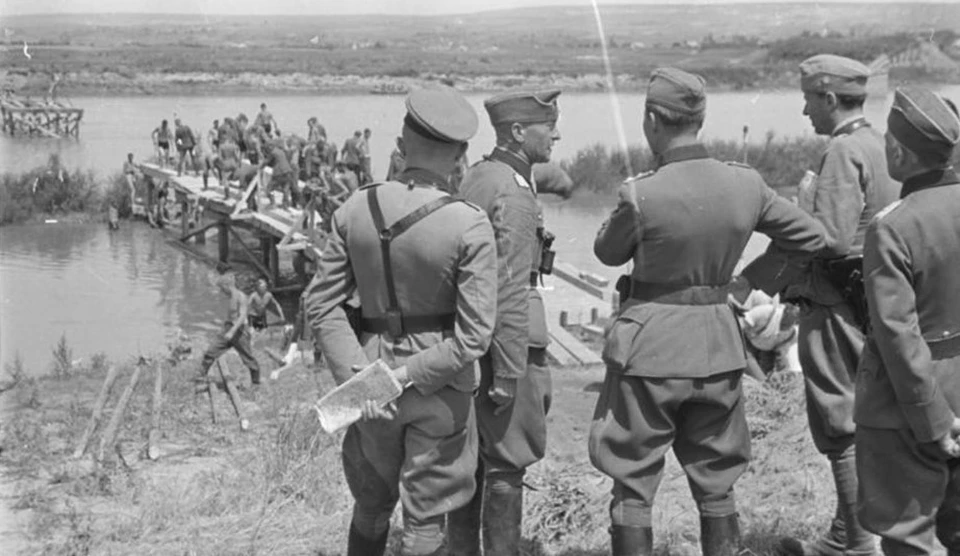 Румынско-германские войска 22 июня 1941 года на реке Прут. Фото: Bundesarchiv