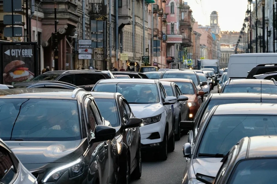 Пробки в шесть баллов наблюдались в Петербурге днем 27 января.