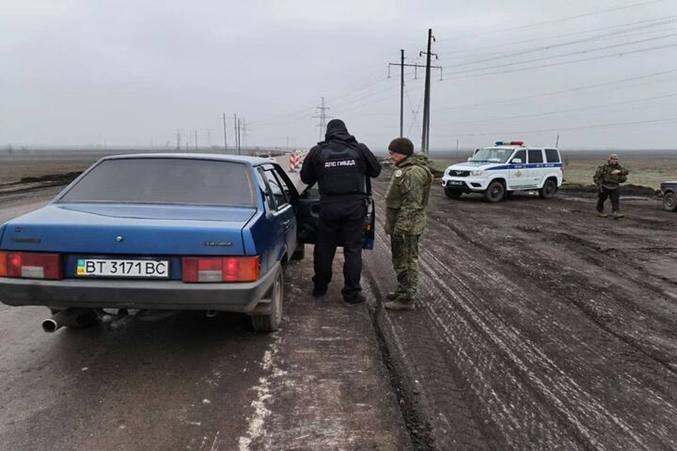 Проверки прошли на каховских дорогах. Фото: военная автоинспекция Южного военного округа