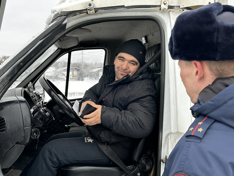 Российский паспорт и показать приятно.