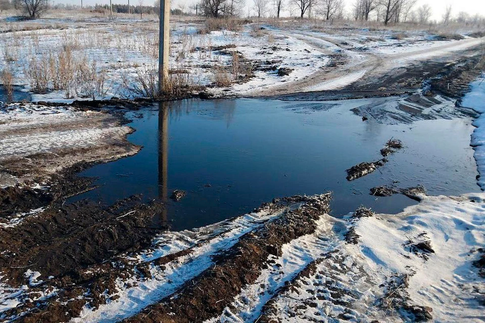 В Красноярском районе Самарской области на площади 500 квадратных метров разлилась нефть. Фото: МЧС