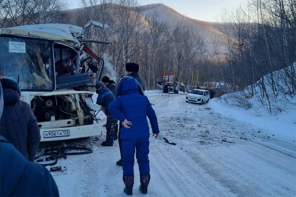 Число пострадавших в аварии в Приморье увеличилось до 15. Фото: полиция Приморья.