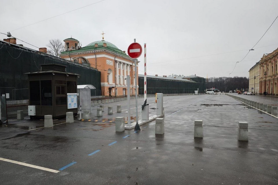 Городская автостоянка заработала на Конюшенной площади. Фото: Комтранс