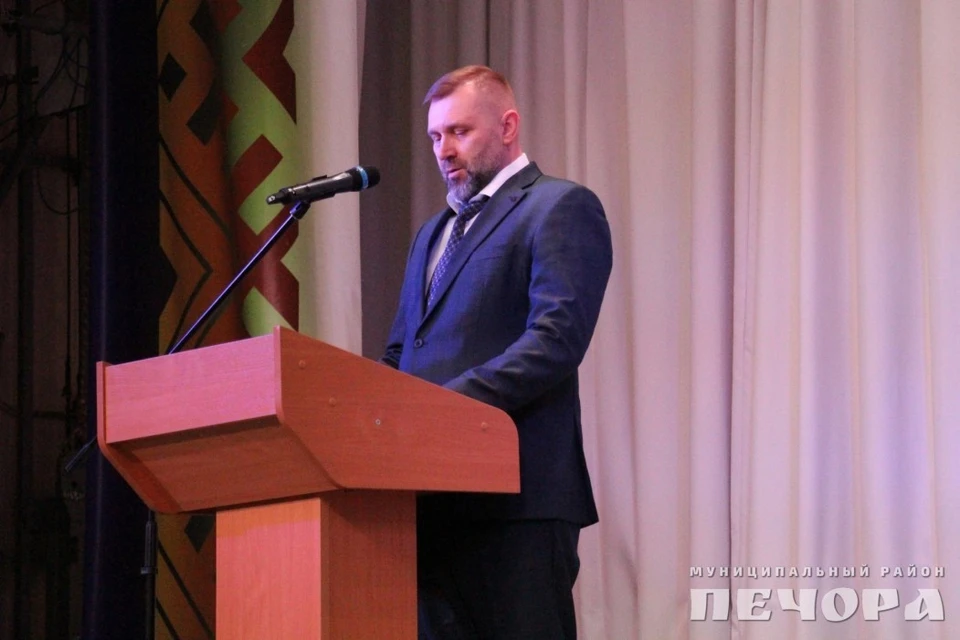 Олег Шутов официально вступил в должность главы Печорского района.