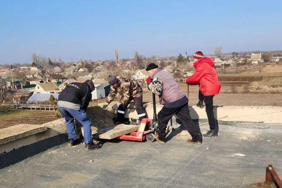 В Каланчакской ЦРБ капитально отремонтируют крышу. Фото: администрация Каланчакского округа