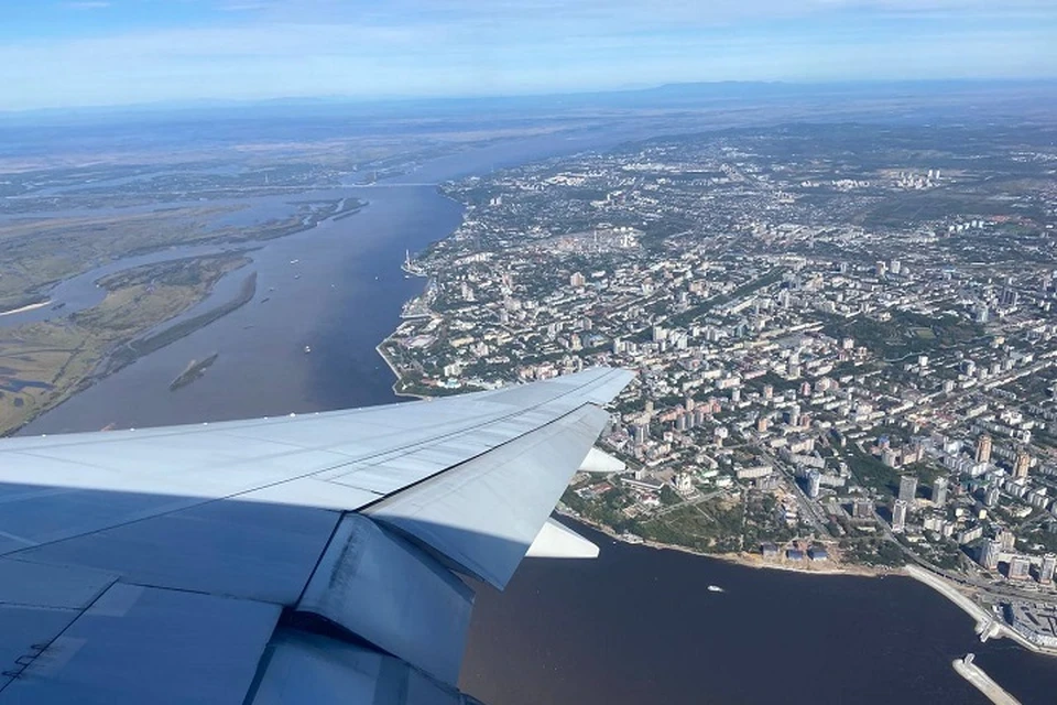 Самолет в Хабаровске вернулся на стоянку перед вылетом в Николаевск