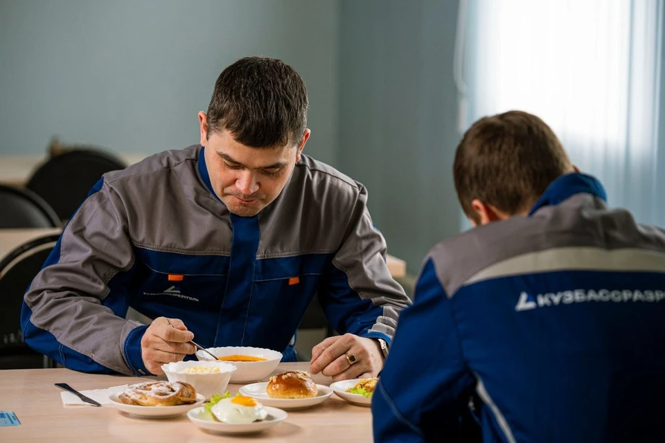 «Кузбассразрезуголь» расширил корпоративную программу питания для сотрудников. Фото: Пресс-служба УК «Кузбассразрезуголь»