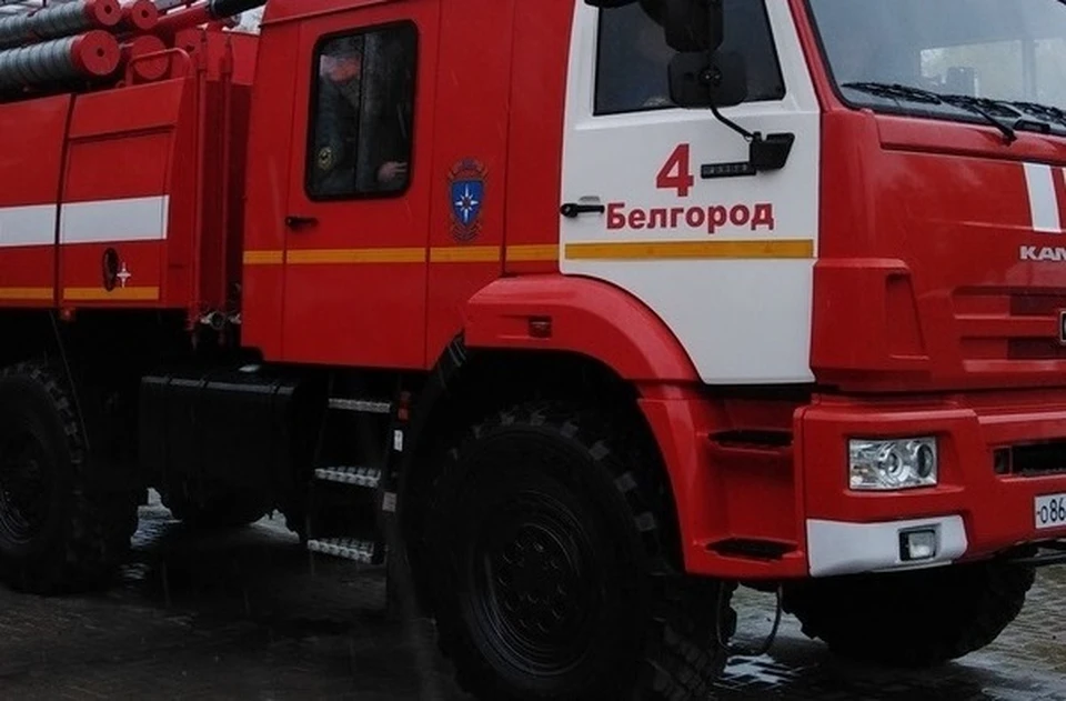 В Белгороде спасатели эвакуировали семь человек из пожара