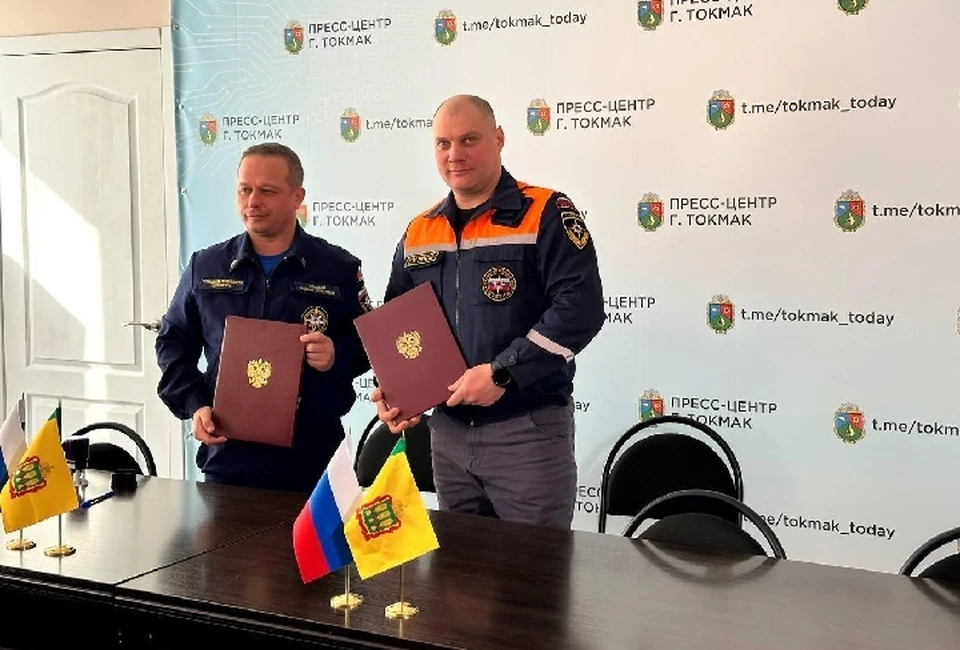 Запорожские студенты-спасатели подписали соглашение о сотрудничестве с пензенским пожарно-спасательным центром. ФОТО: администрация Пологовского МО