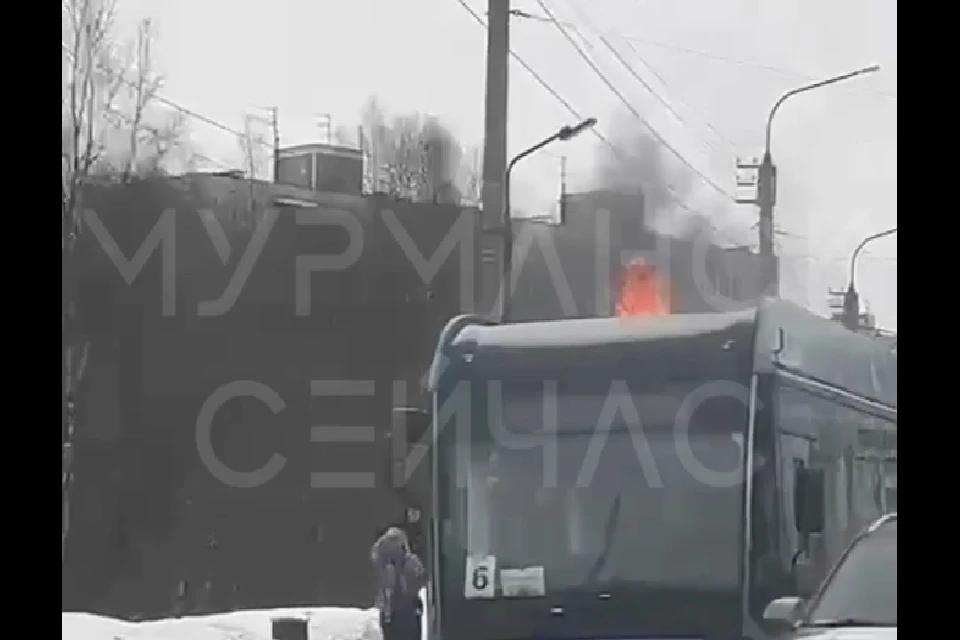 На месте работало одно пожарно-спасательное подразделение. Фото: кадр из видео t.me/murmansknow