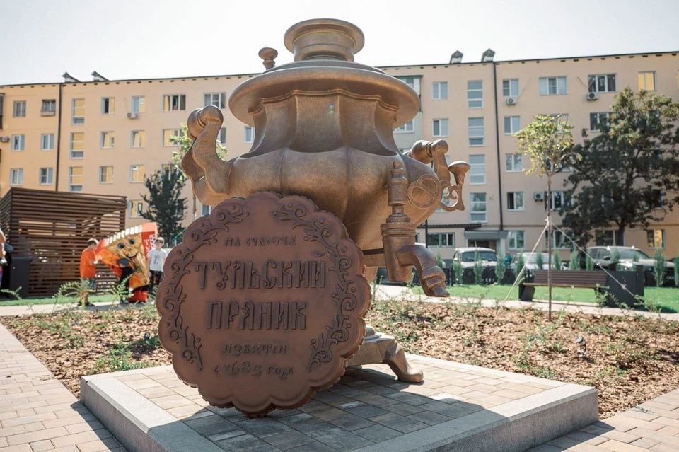 В Мариуполе установили доску с биографиями тульских оружейников