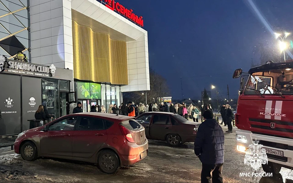 В Ульяновске в торговом центре на проспекте Нариманова произошел пожар | ФОТО: ГУ МЧС России по Ульяновской области