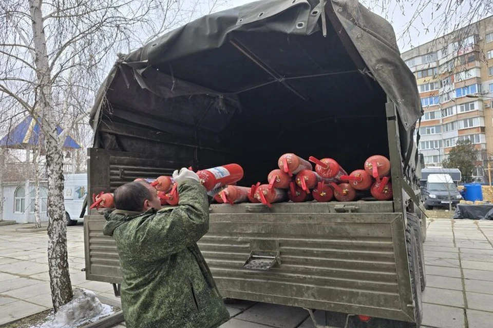 Огнетушители поставляют волонтеры солдатам на Днепр. Фото: Специальный гуманитарный центр Крымской митрополии