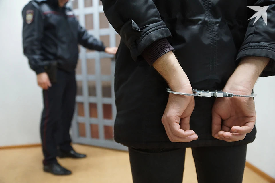 Правоохранители пресекли потасовку и доставили обоих нарушителей в отдел полиции для выяснения всех обстоятельств.