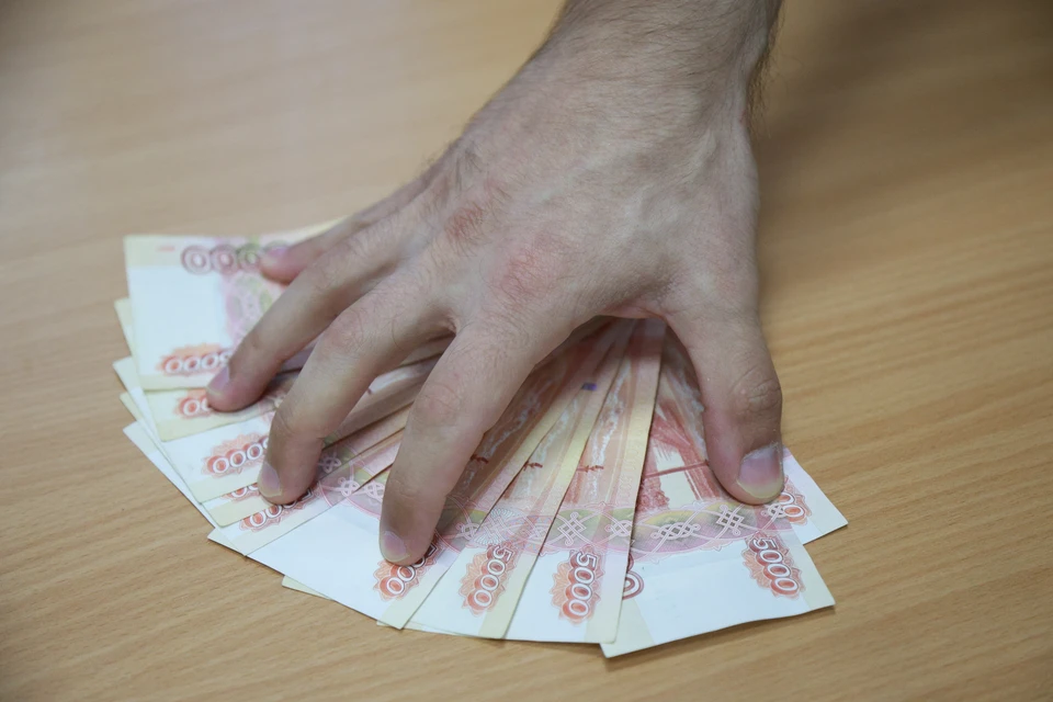 Было три платежа — 60, 65 и 130 тысяч рублей