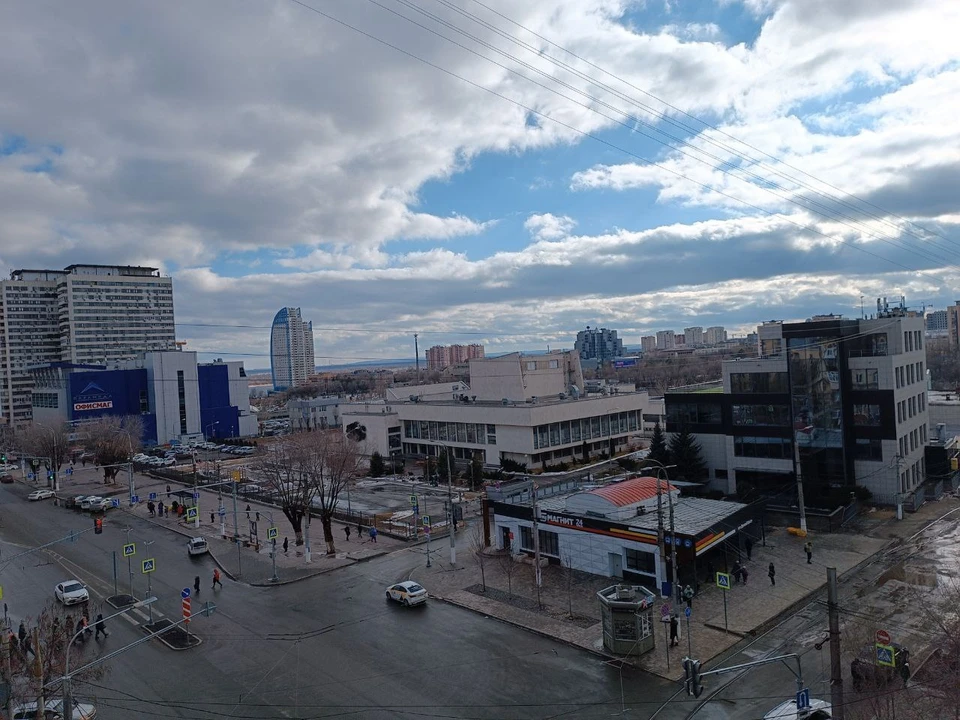 В Волгограде тает снег и становится теплее.