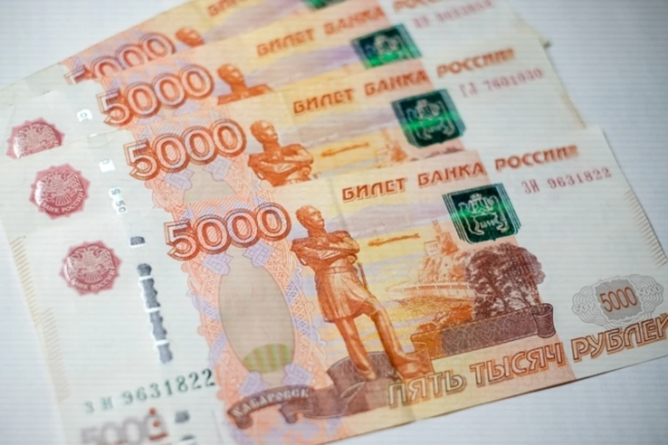 В Коми среднемесячная зарплата составила около девяноста тысяч рублей