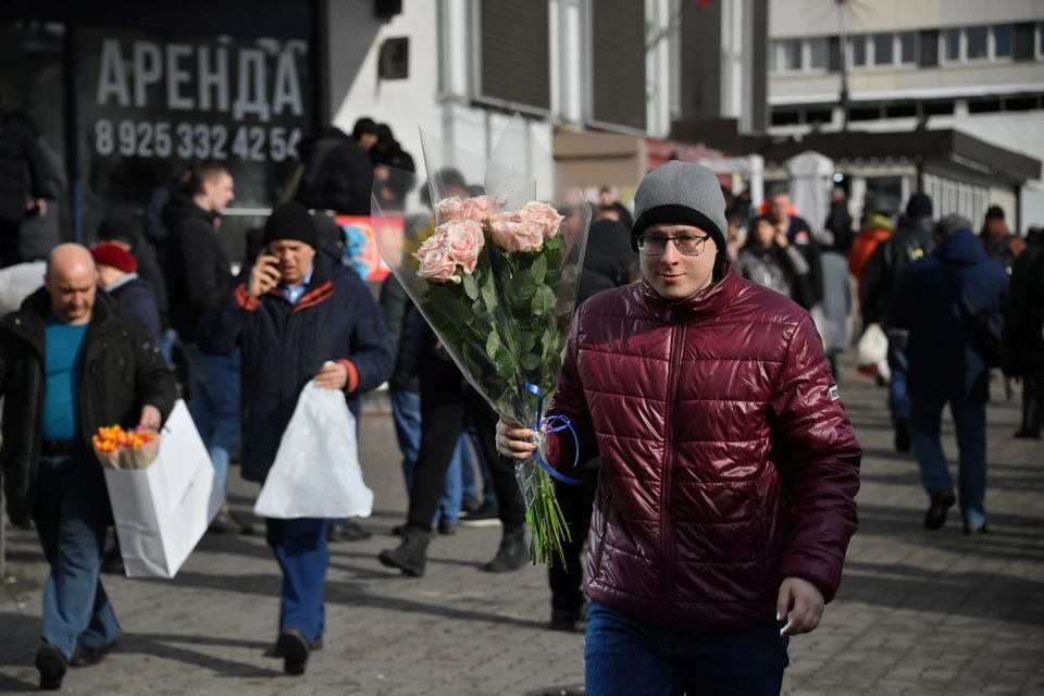 Четверть краснодарцев считает, что жена расстроится без поздравления на 8 Марта