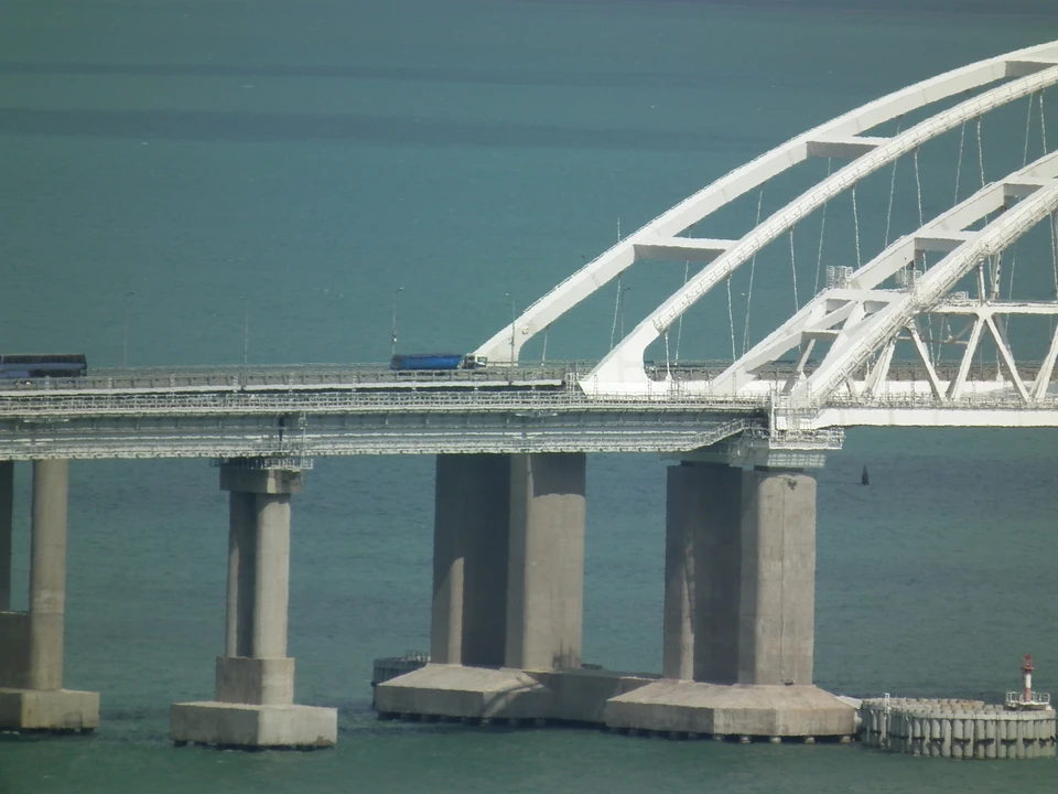 Перед Крымским мостом появилась очередь на Кубани 7 марта