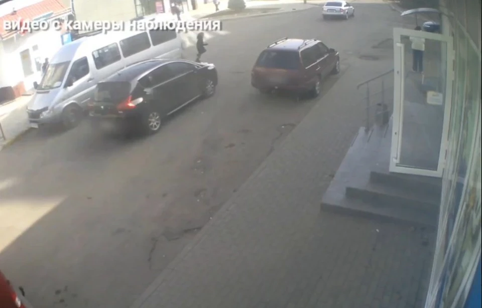 Девочка неожиданно выбежала на дорогу. Фото: скрин с видео