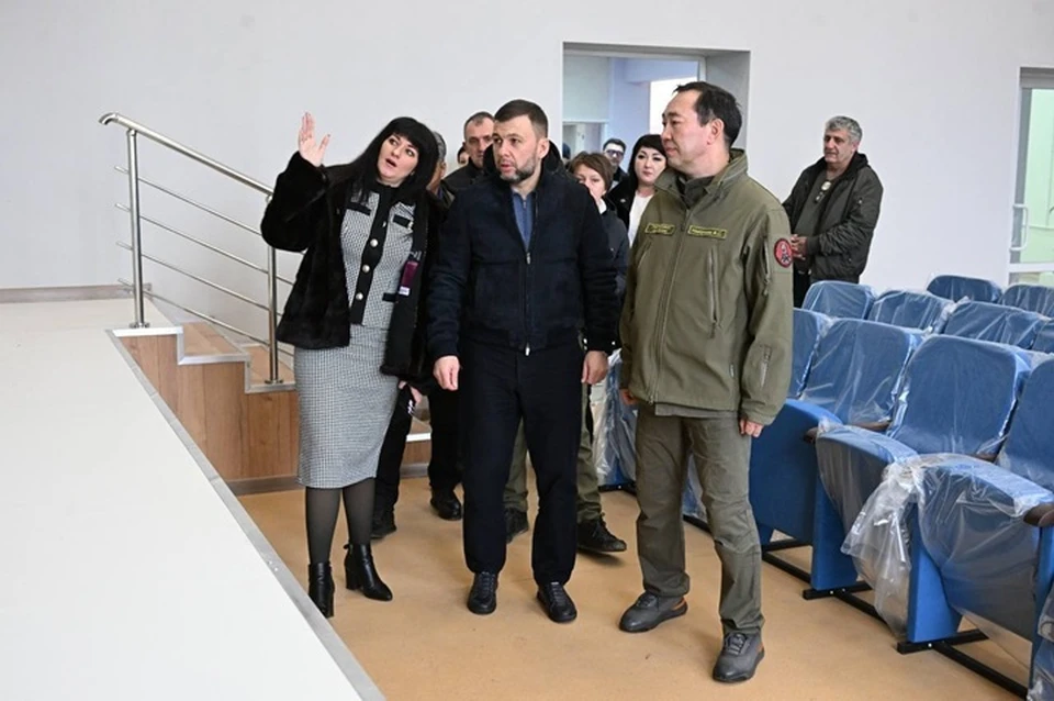 Айсен Николаев и глава ДНР проверили ход работ в Докучаевском городском округе. Фото: телеграм-канал главы Якутии Айсена Николаева
