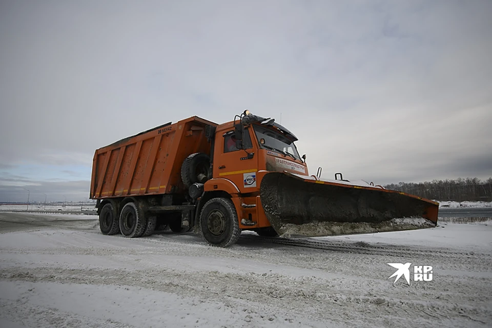 Каменск-Уральский расчищают после сильного снегопада