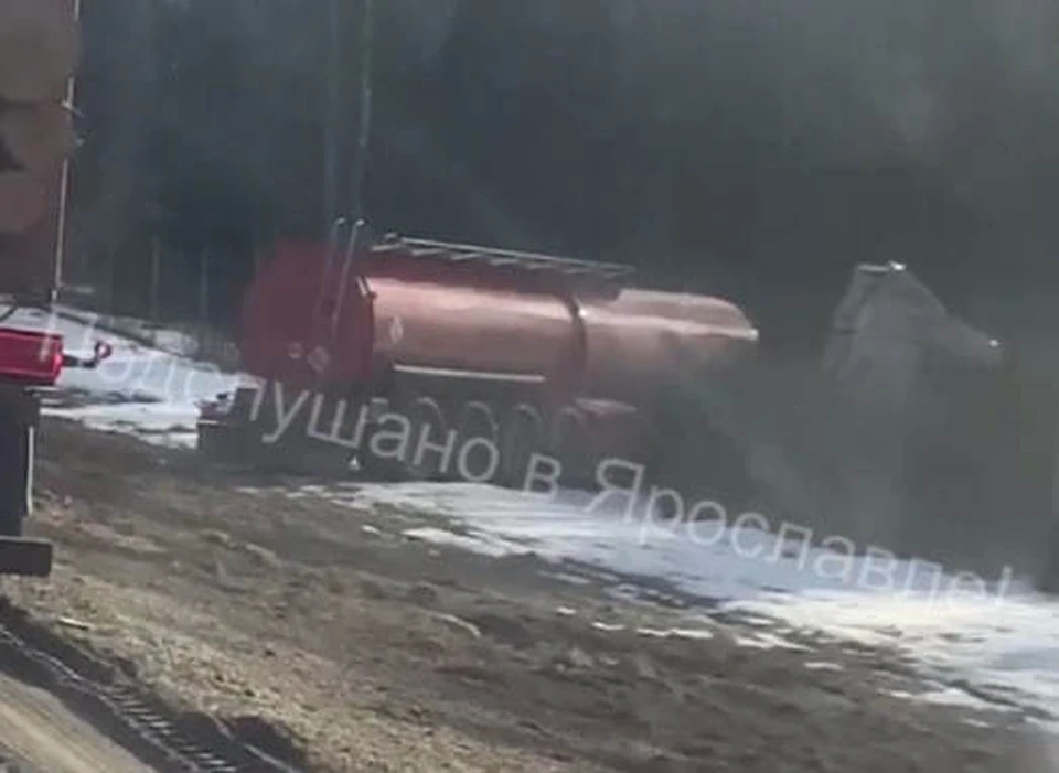 В Даниловском районе произошло смертельное ДТП на трассе М8. Фото: "Подслушано в Ярославле"